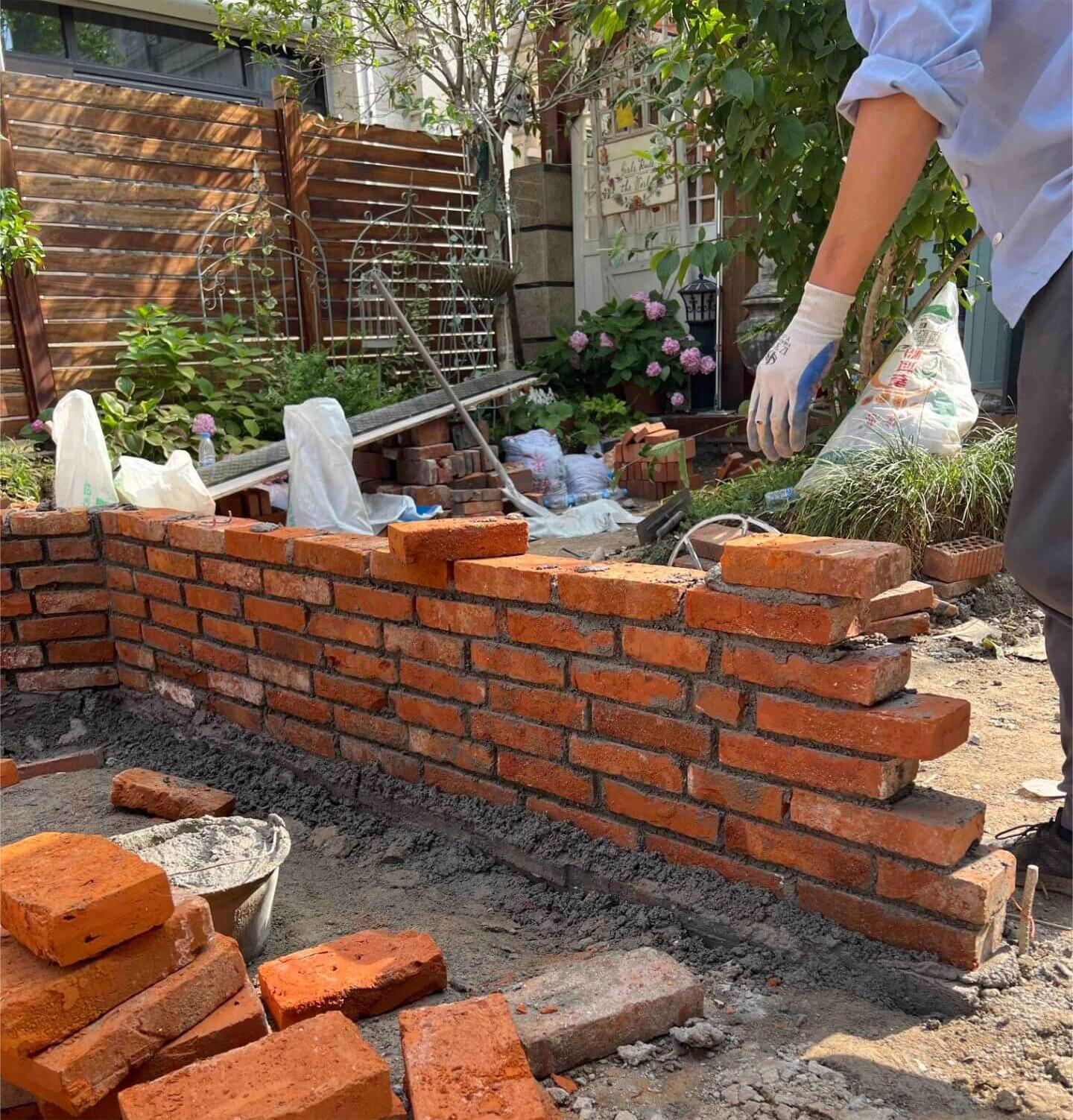 Reclaimed_red_bricks.jpg