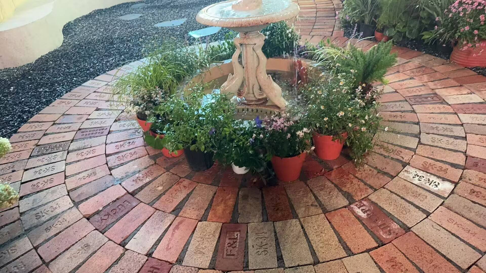 antique_brick_garden_pavers_taitone_brick.jpg